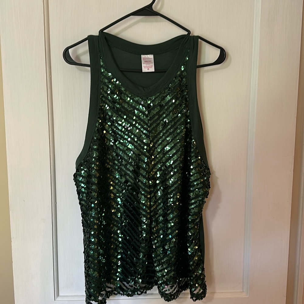 No Boundaries Green Sequence Tank